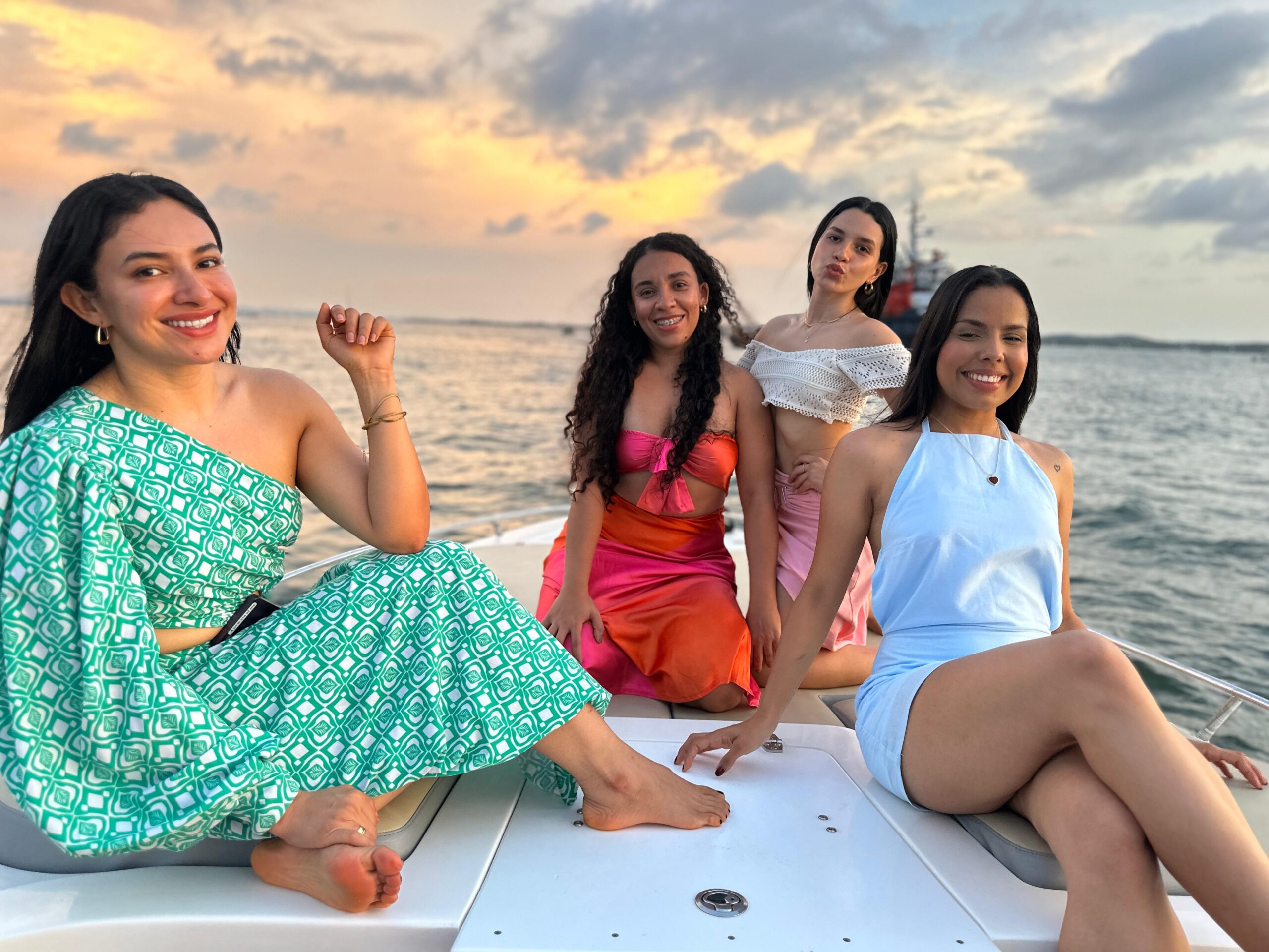 Tour Nocturno en Bote Deportivo - Image 6