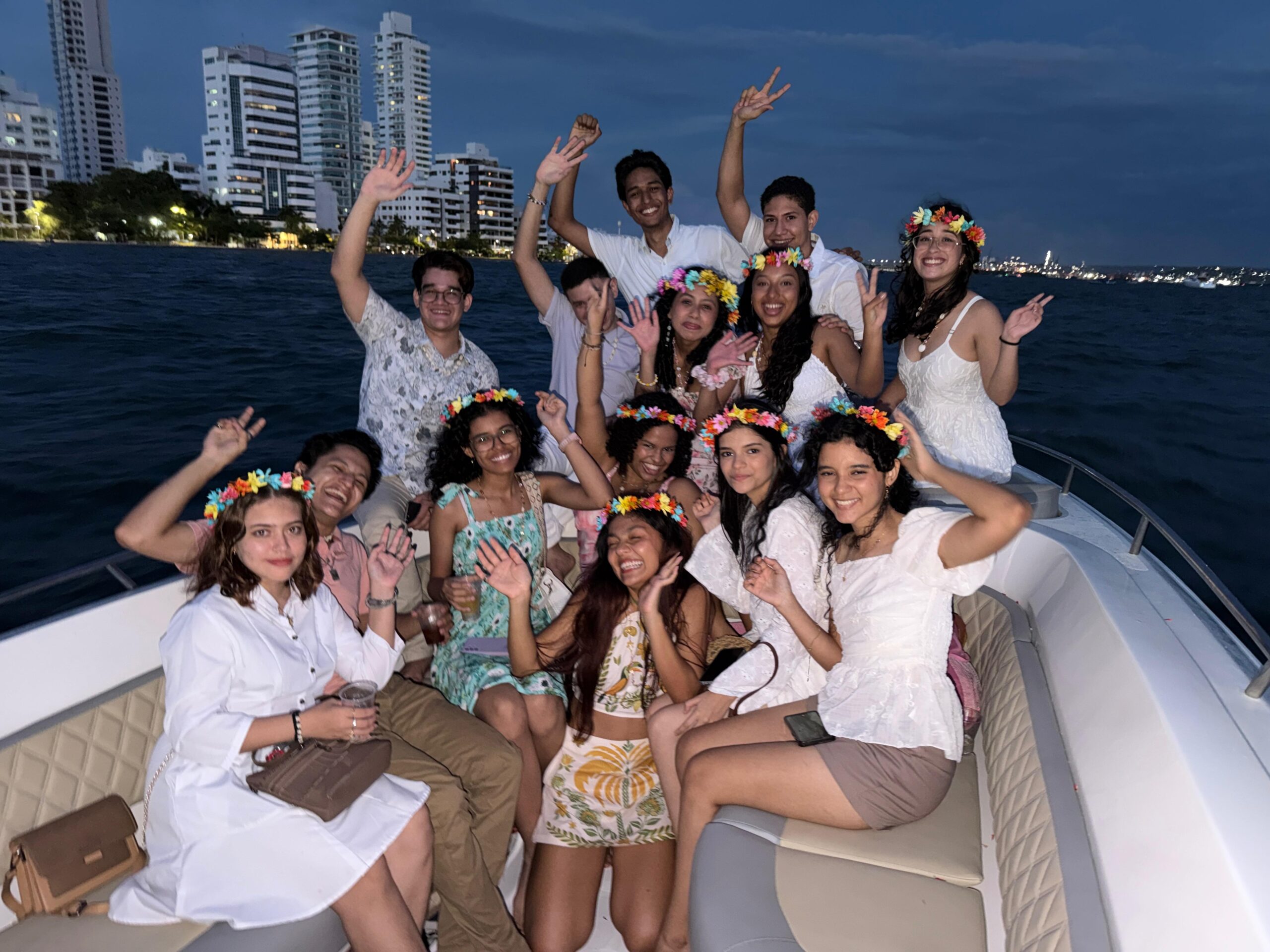 Tour Nocturno en Bote Deportivo - Image 7